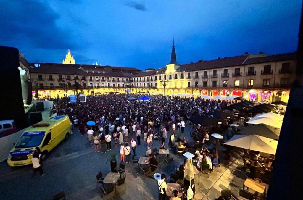 Arquitecto De La Vida- Plaza Mayor León Kültér fotó