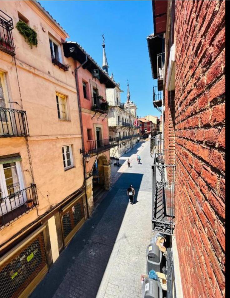 Arquitecto De La Vida- Plaza Mayor León Kültér fotó