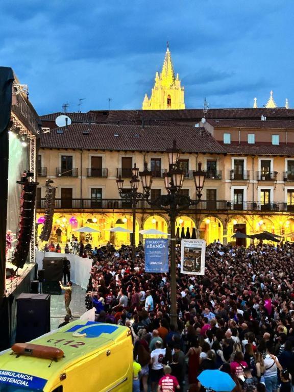 Arquitecto De La Vida- Plaza Mayor León Kültér fotó