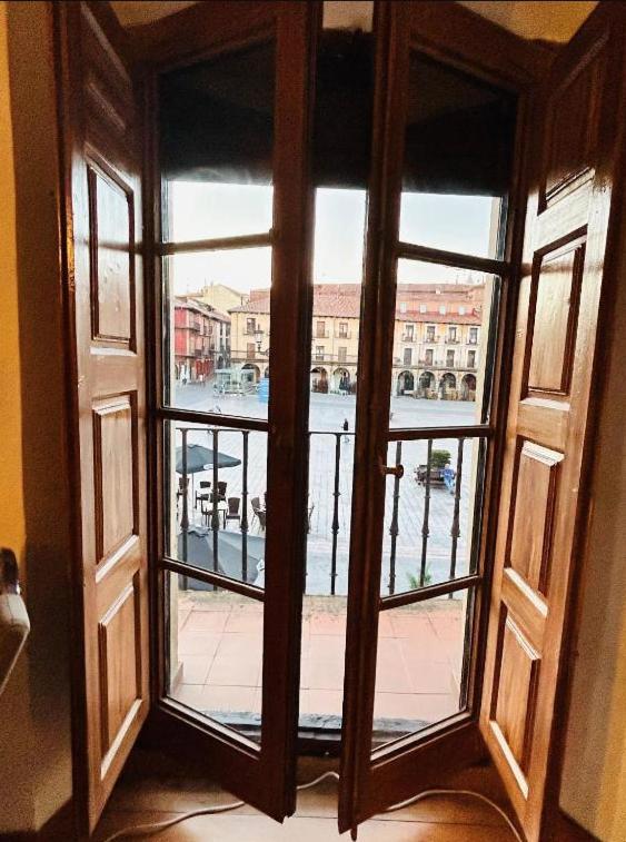 Arquitecto De La Vida- Plaza Mayor León Kültér fotó