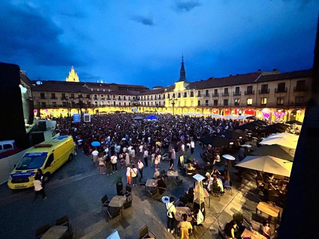 Arquitecto De La Vida- Plaza Mayor León Kültér fotó