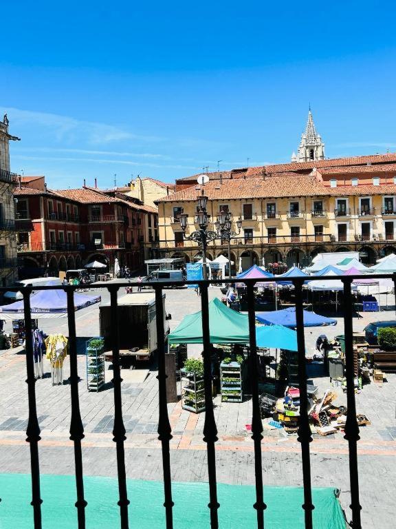 Arquitecto De La Vida- Plaza Mayor León Kültér fotó