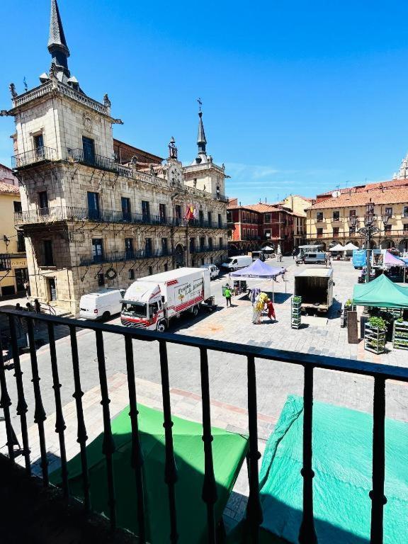 Arquitecto De La Vida- Plaza Mayor León Kültér fotó