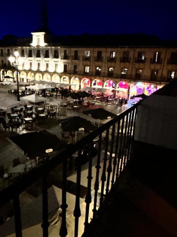 Arquitecto De La Vida- Plaza Mayor León Kültér fotó